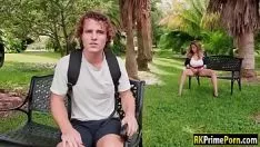 একটি কম extentandra fucked বাইরের দরজা থেকে গরম অধ্যাপক