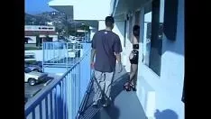 ホテルで犯された驚くべき熱いフランスのメイド