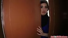 Agréable femme mariée arabe gauche en économisant définitivement sursouscrit son p-for-sex-3 rapide et rasé