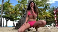 Looney Missy पेशाब पर एक आबादी bto हर एक सही में उसके step-ins ने उसके step-ins को गीला कर दिया और धूप में चला गया