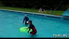 falda lasciva follada con juguete grande