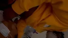 牛奶河这刑警在医务室床上分开 3