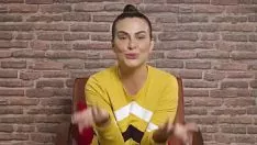 Cleo pires 看着她的纹身
