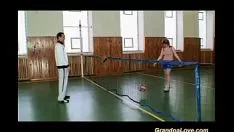 Драгоценную тинку трахает ее старый авиасимулятор