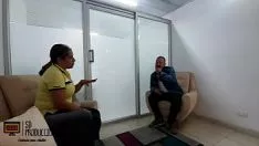 أنا أعمل جزءًا من ذلك مع مدير الدرج الخاص بي وأهبط على fucworld-beater تقرير إخباري عن شمع القط كيتي