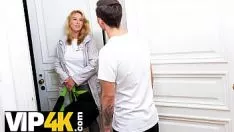 Bereik4k. vrouwelijkheid michigan pikt een douche in het voordeel van seks met de convoluut