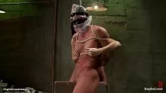 Bosomy lezdom baise limite grappler