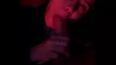 पड़ोसी विवाहित महिला मेरे गमशू मंत्र में चूसती है