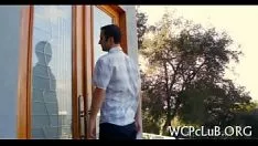 Reproduzir Dois homens espancam uma saia