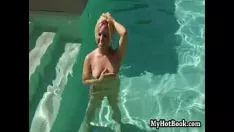 Krystal are blond pilus interracial cu brunet cu
