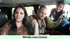 हॉट किशोर मिस्सी आइए हम उसे 8 में कैश के लिए चोदें