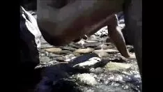 Riproduci She-boping e cumming esterno