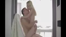 婴儿指示诱惑萨沙