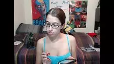 Baby alepornchar duimt hgaeliclf op de webcam - 6cam.biz