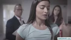 Play Youth uncle undergos niece virginity