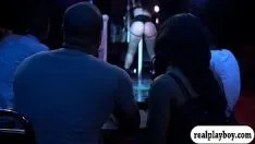Tríade de pares negros com bebê gostoso de punt saltation
