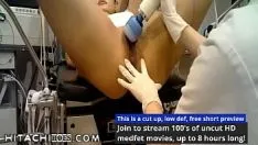 Abspielen Werden Sie Doktor-Tampa und geben Sie der Studentin im zweiten Jahr, Channy Crossfire, obligatorische Hitachi-Zauberstab-Orgasmen während der körperlichen Untersuchung für das College bei Hitachihoescom