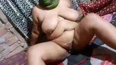 乳头被吸吮,阴户被狠狠地操