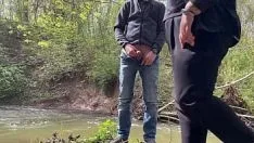 Abspielen Sexy geiler fetter fremder mit wunderschönem arsch wichst am seeufer meinen schwanz