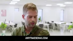 Anytimesex4k - مشاهدة مكتبه الذي يعجب به يتم استخدامه مجانًا