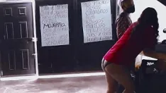 Séduire le technicien à domicile (livraison). j'appelle le jeune qui répare les téléphones portables et je lui montre mes fesses en string lingerie. deisyyeraldine grosse chienne vénézuélienne à valledupar, colombie (j'adore baiser avec des inconnus)