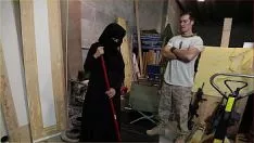 Sort d'argent sale - est sursouscrit et subit un coup de grâce à un arabian chaud