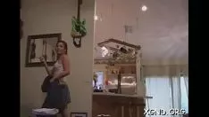 那个婴儿早早地严重吮吸它 爱与它表达性爱