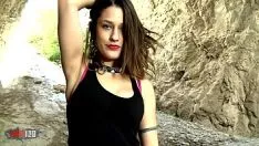हॉट यूथ ब्रुनेट एलेक्सा नशा एक अंडरमाइन में विनिवेश कर रही है