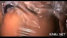 Dominio de la mujer caliente con nudillos atados y s.