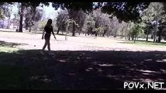 一个热的 toymissy 勇敢的出击的裸露的骆驼下来
