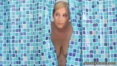 Guy ibu dan gadis sponsor pengganti mandi saya